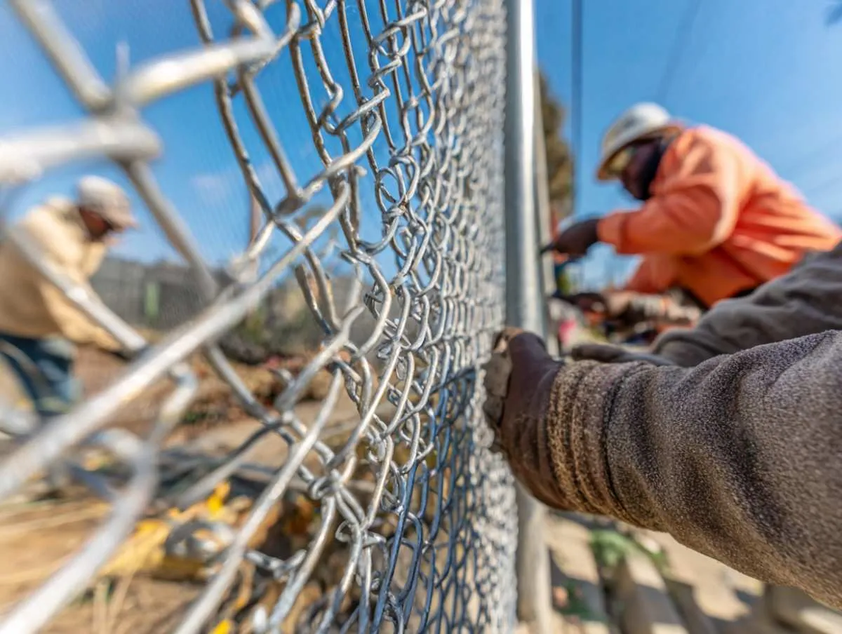 credence_land_and_fence_chain_link_fencing_commercial_fencing